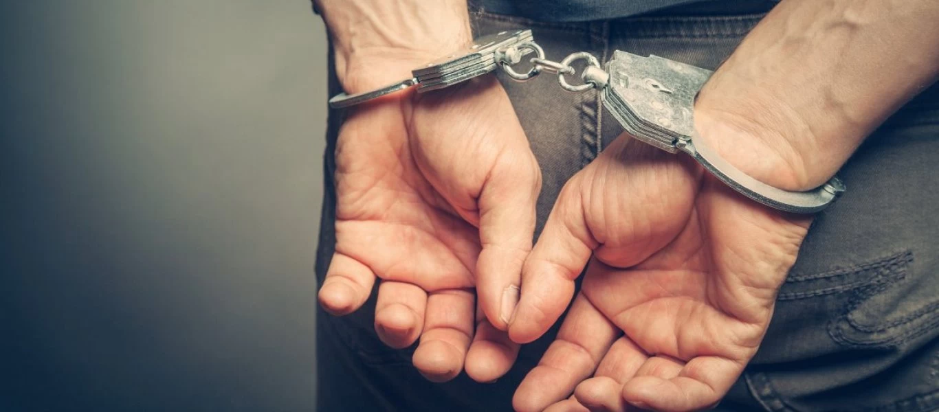 Ηράκλειο: Χειροπέδες σε δύο άτομα - Εντοπίστηκαν με αρχαία νομίσματα & ανιχνευτές μετάλλων
